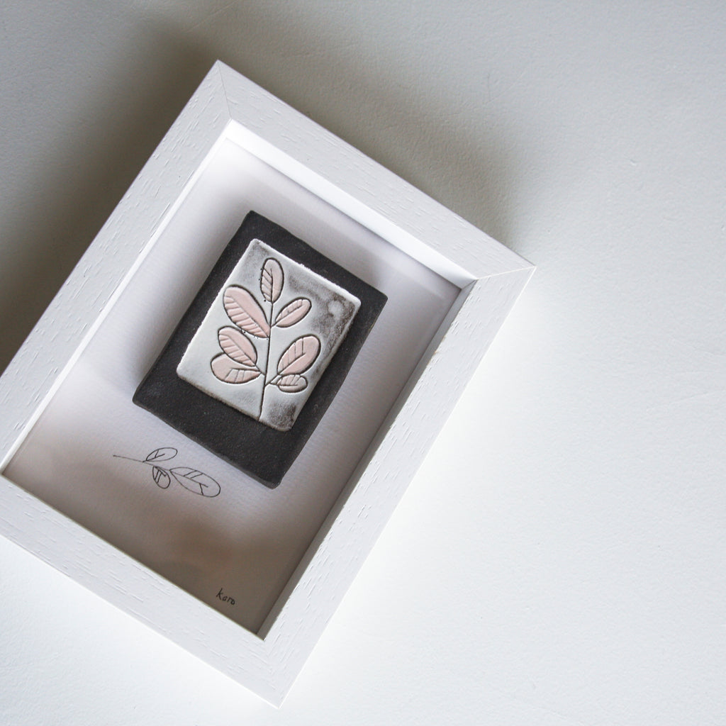 Round Leaf- framed wall art