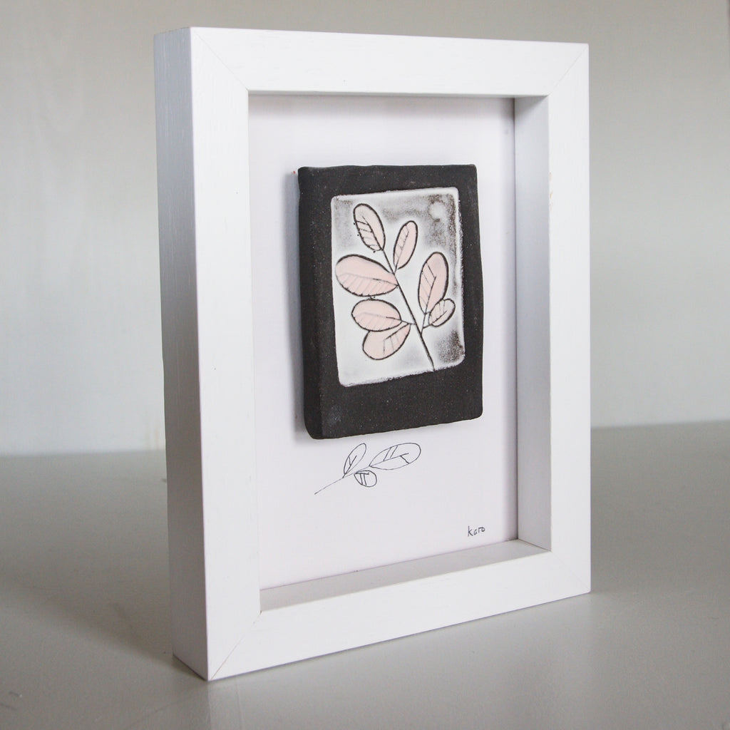 Round Leaf- framed wall art