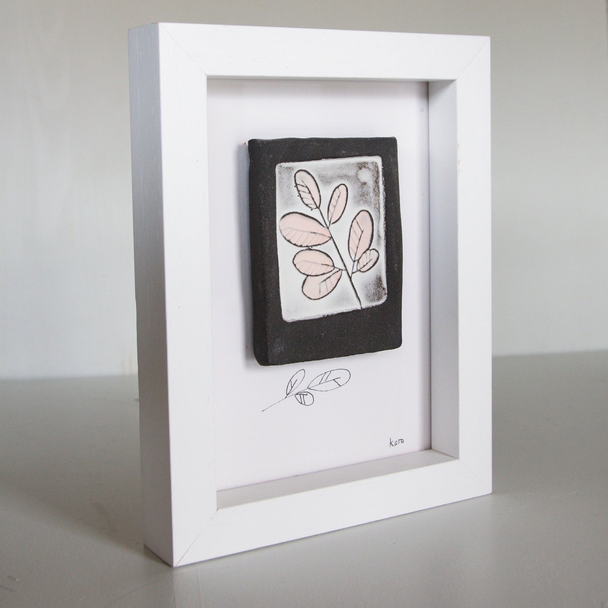Round Leaf- framed wall art