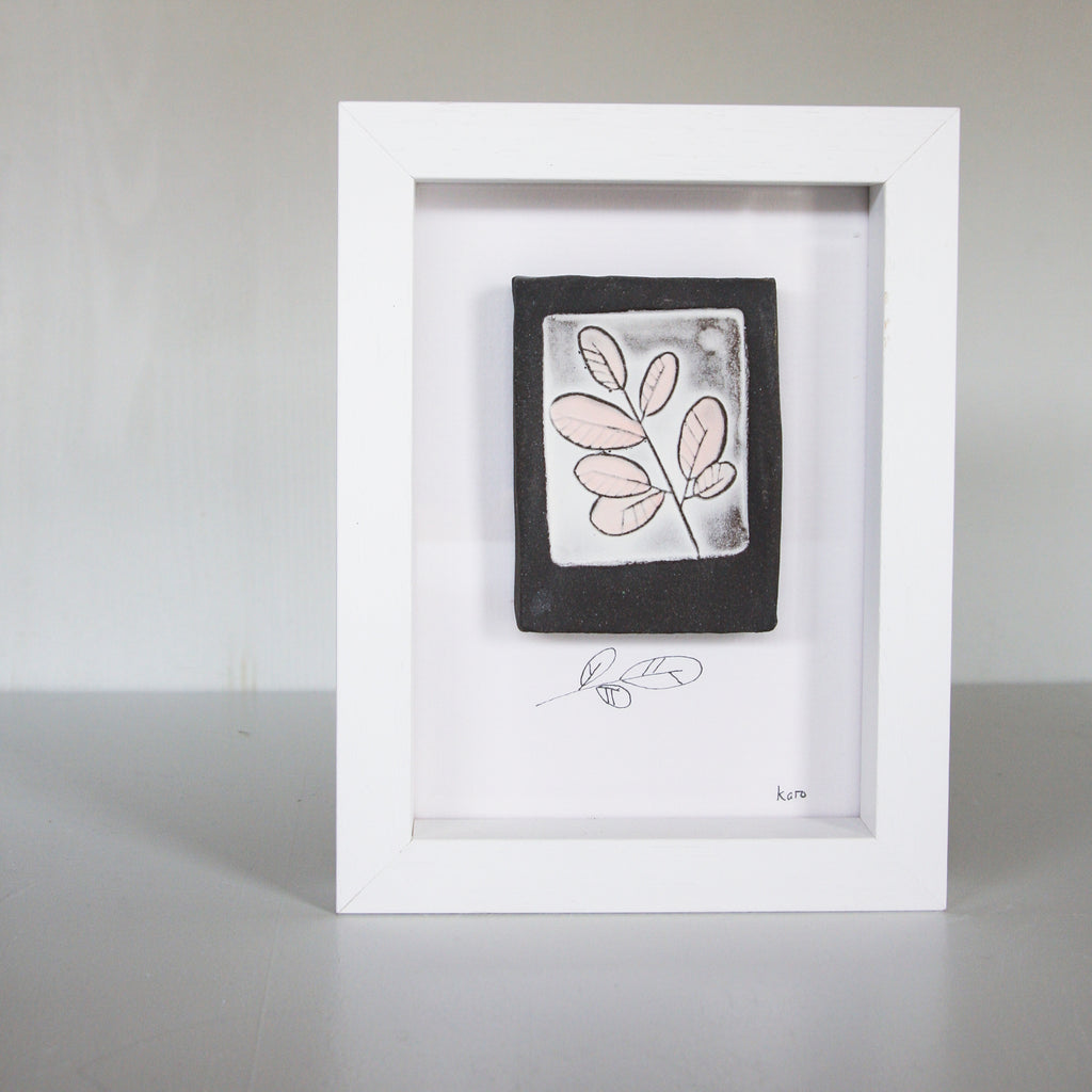 Round Leaf- framed wall art