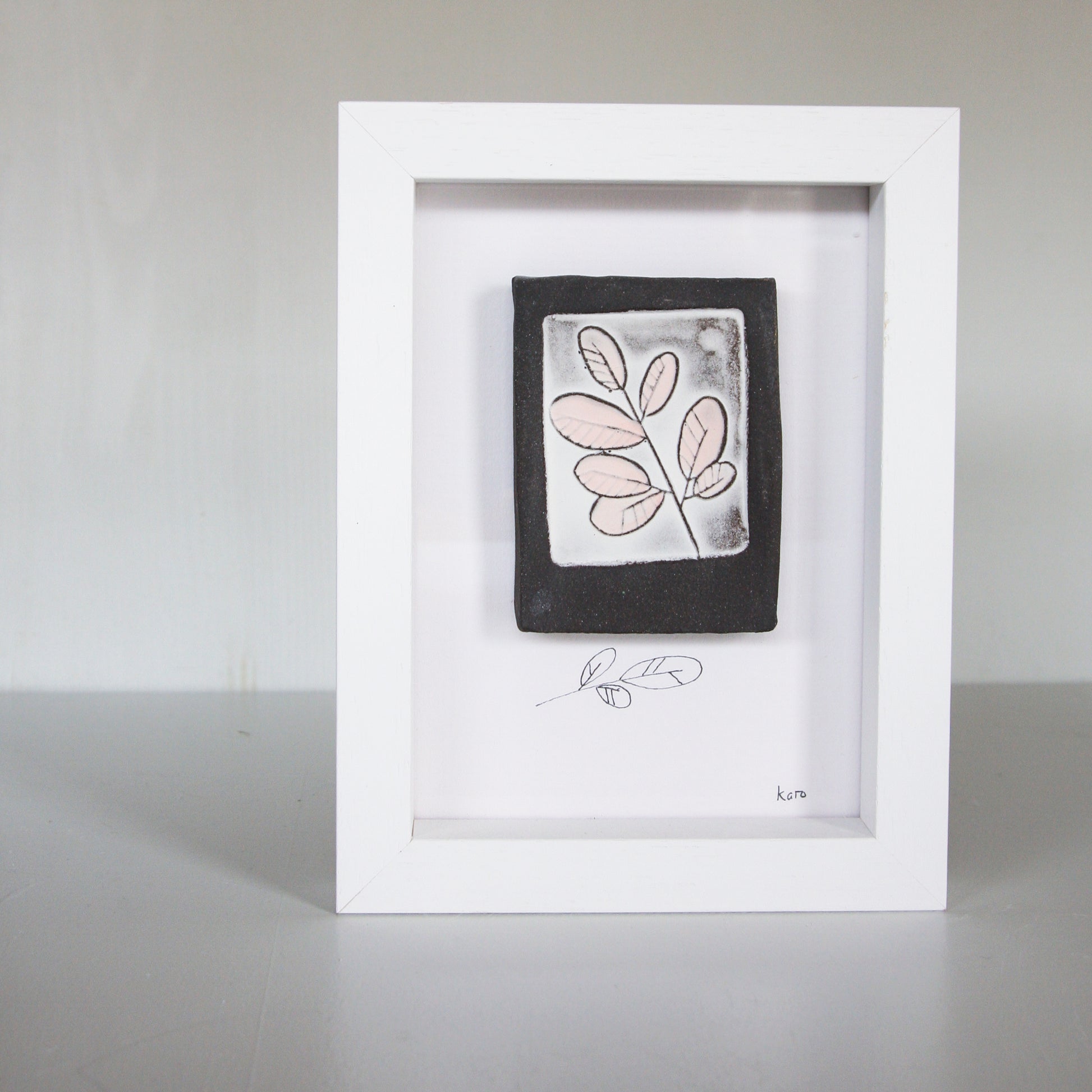 Round Leaf- framed wall art