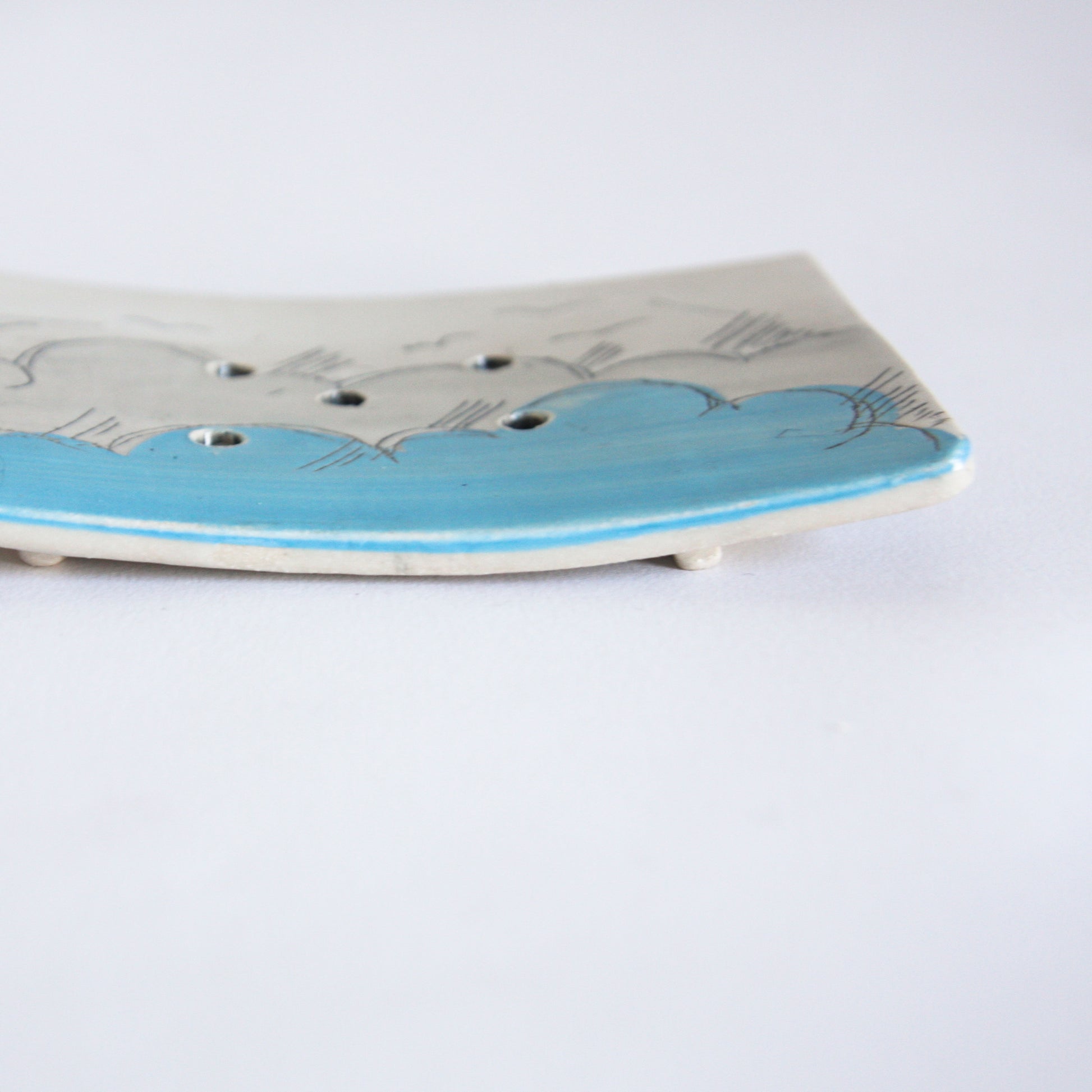 Rectangular soap dish with cloud sketch