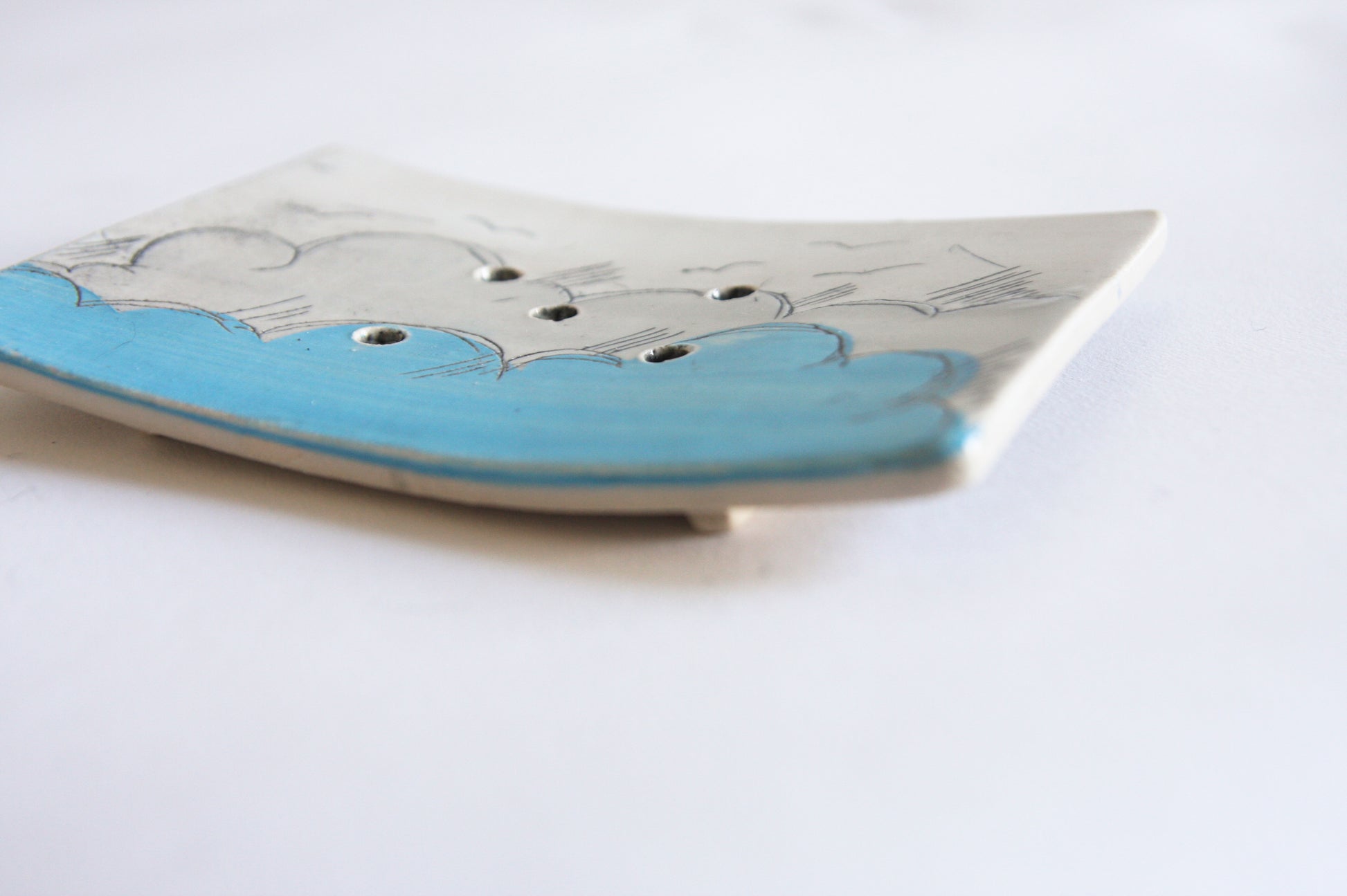 Rectangular soap dish with cloud sketch