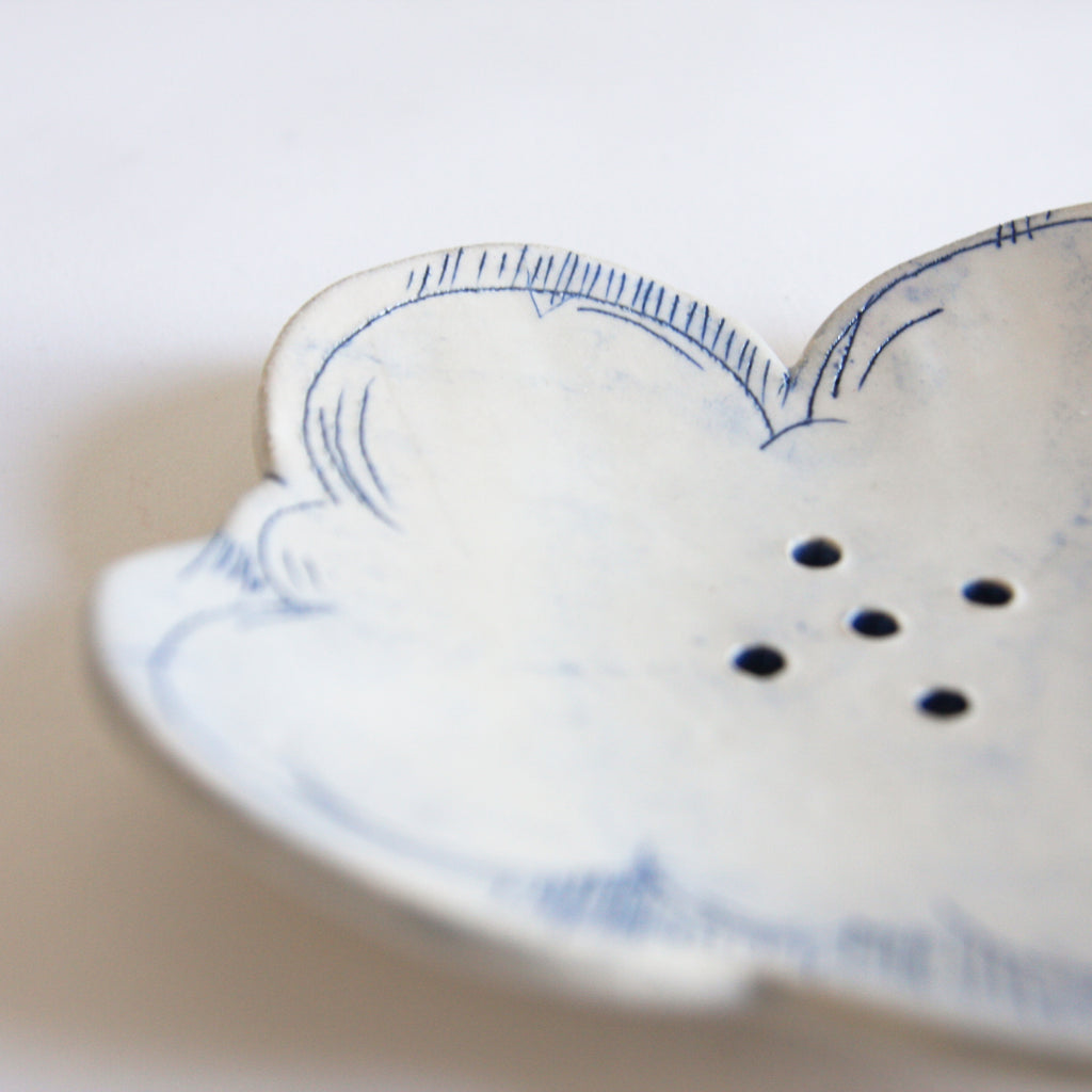 Cloud soap dish with cobalt outline