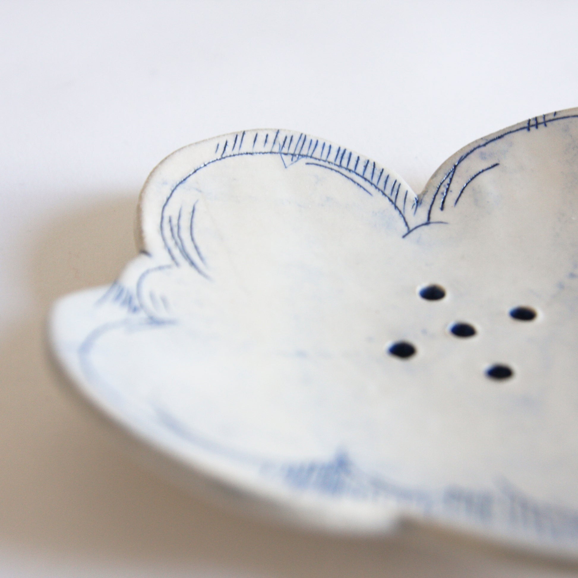 Cloud soap dish with cobalt outline
