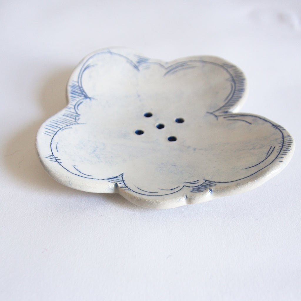 Cloud soap dish with cobalt outline