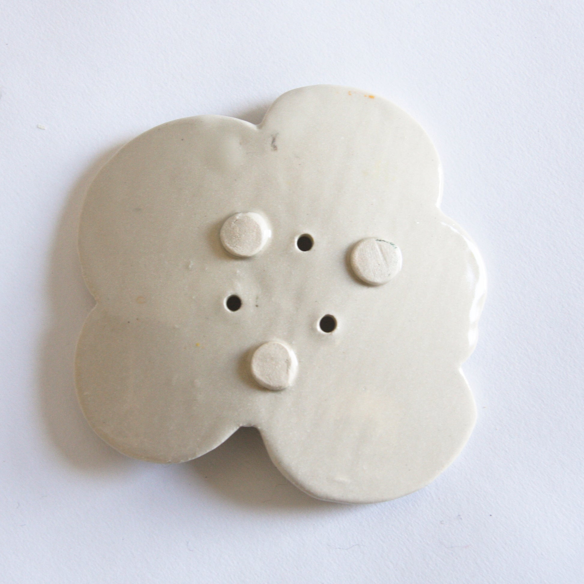 Cloud soap dish with cobalt outline