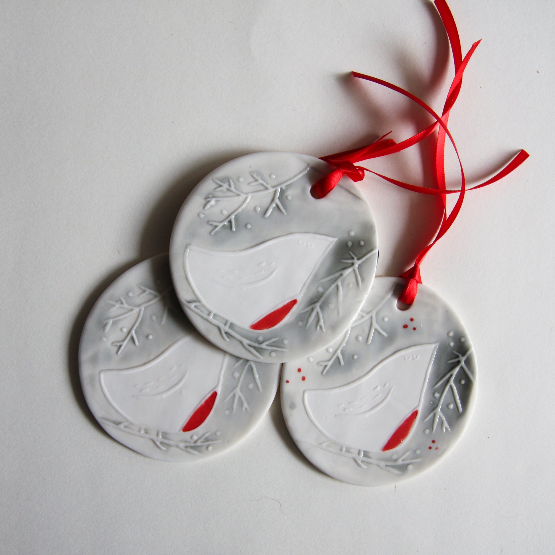 ROBIN disc ornament