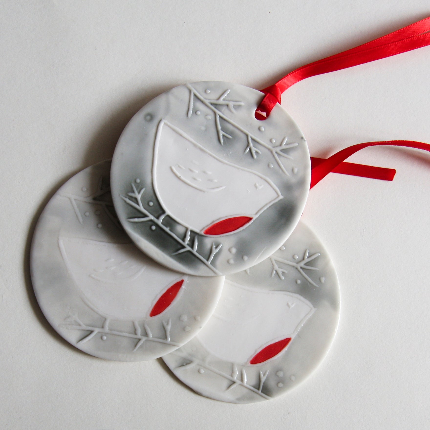 ROBIN disc ornament