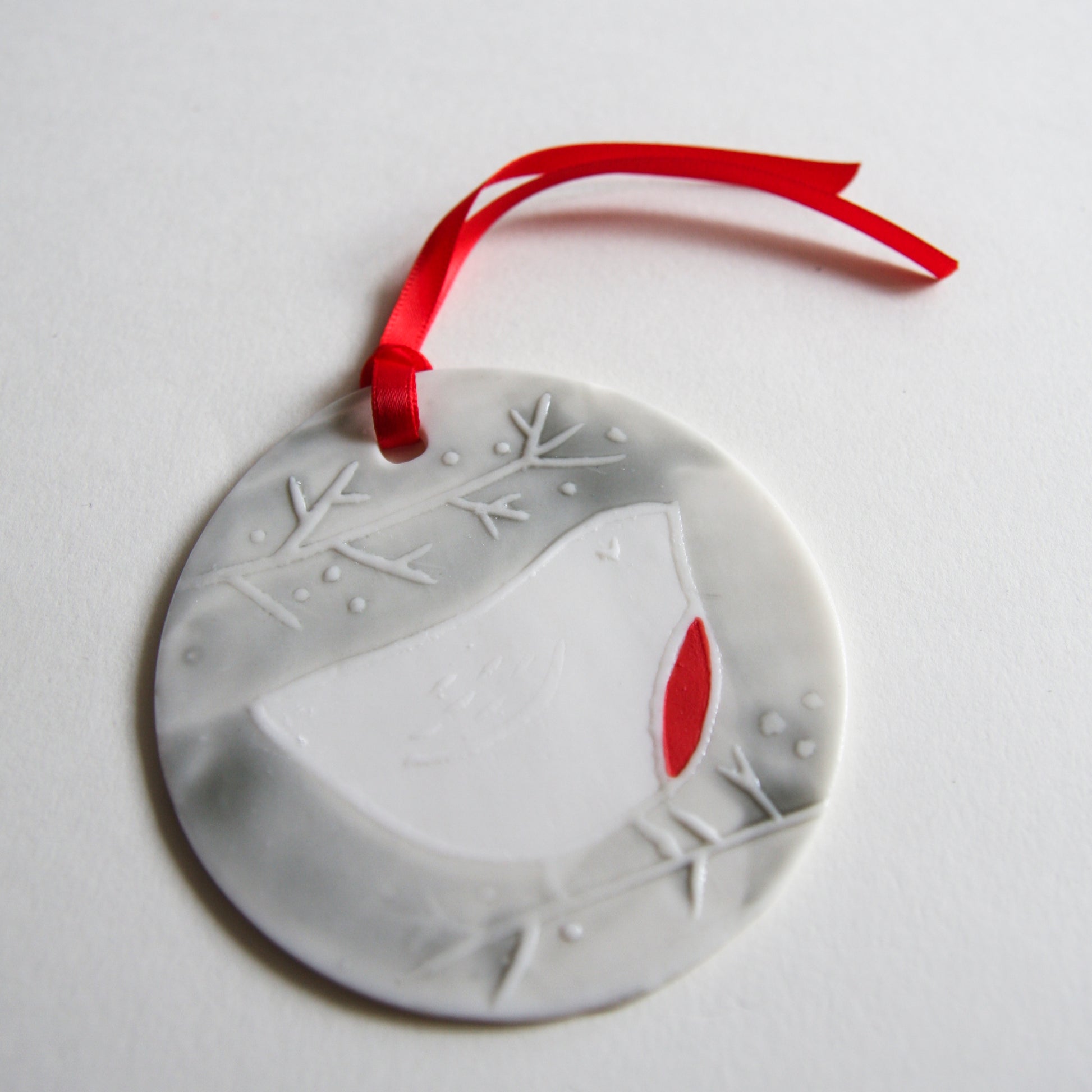 ROBIN disc ornament