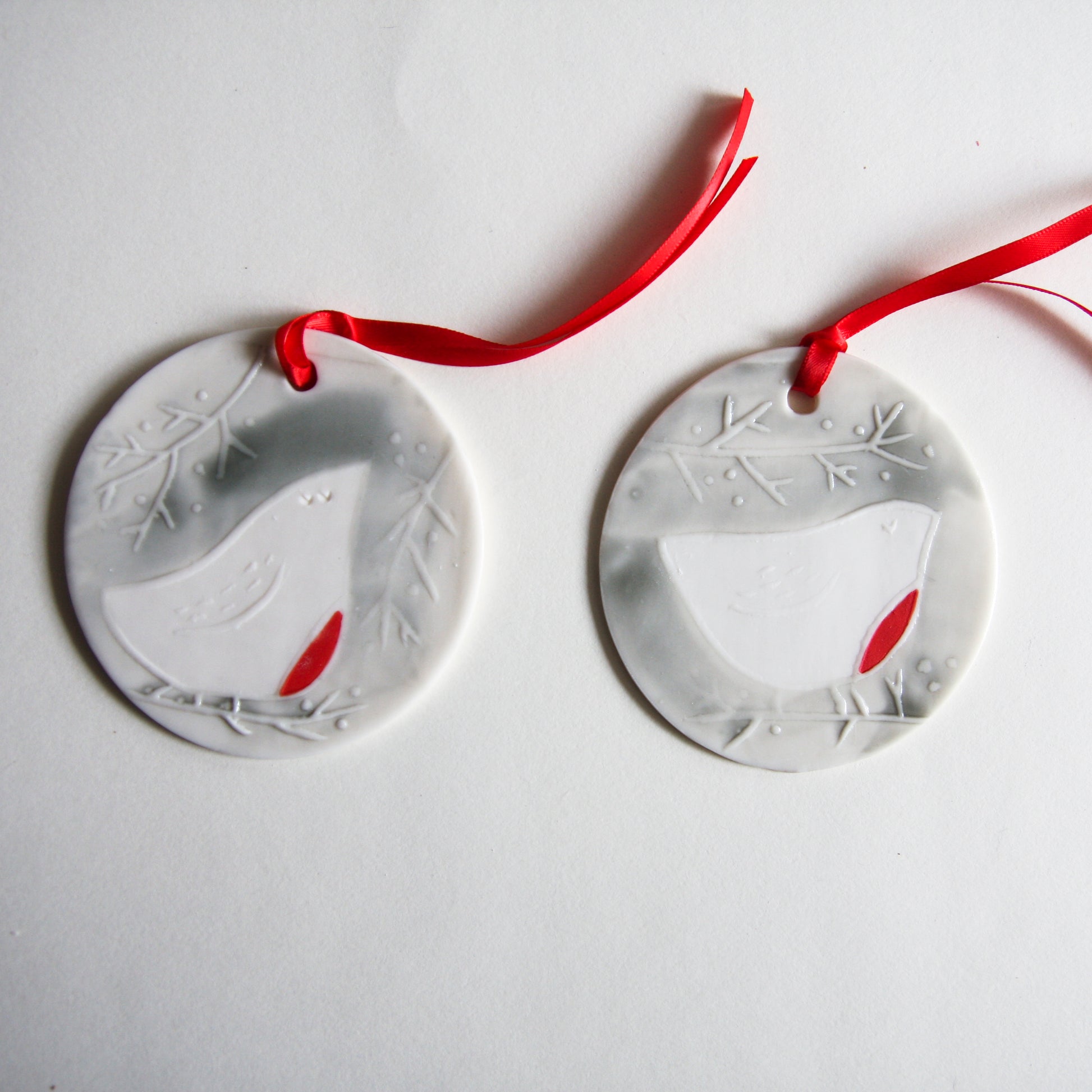 ROBIN disc ornament
